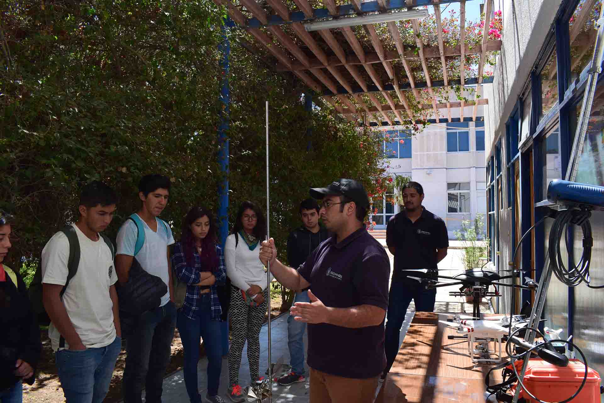 Alumnos de primer año de Ingeniería Agronómica visitaron las dependencias del Laboratorio PROMMRA