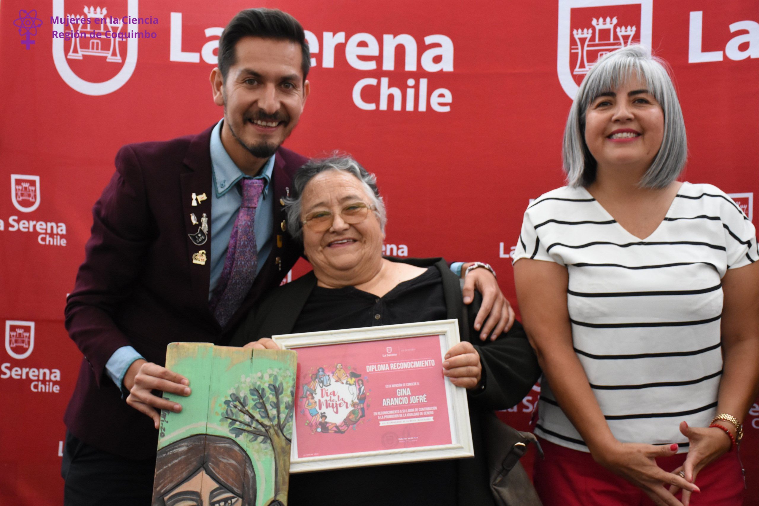 Académica y curadora del Herbario ULS recibe reconocimiento por parte de la Municipalidad de La Serena